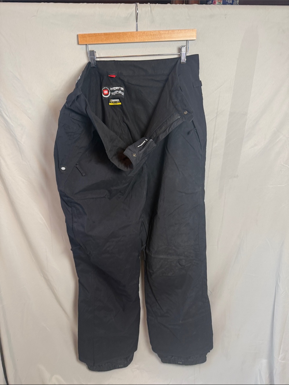 686 Men's Black Snow Pants - Insulated Winter Shell